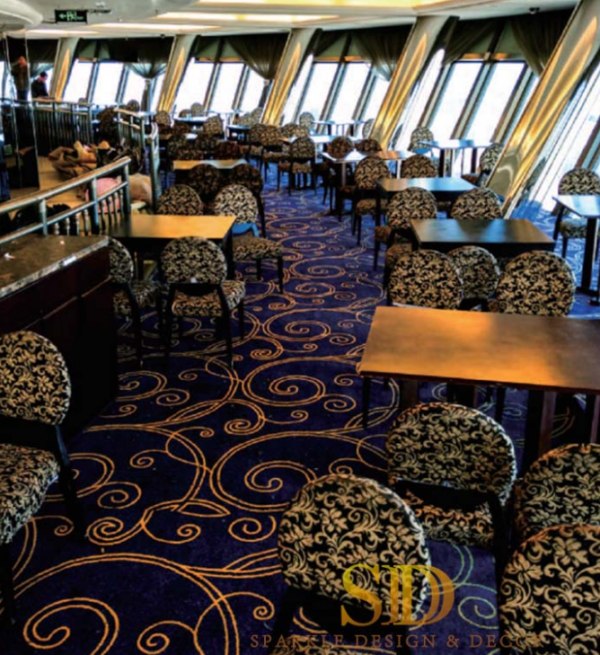 Karpet dengan motif tradisional